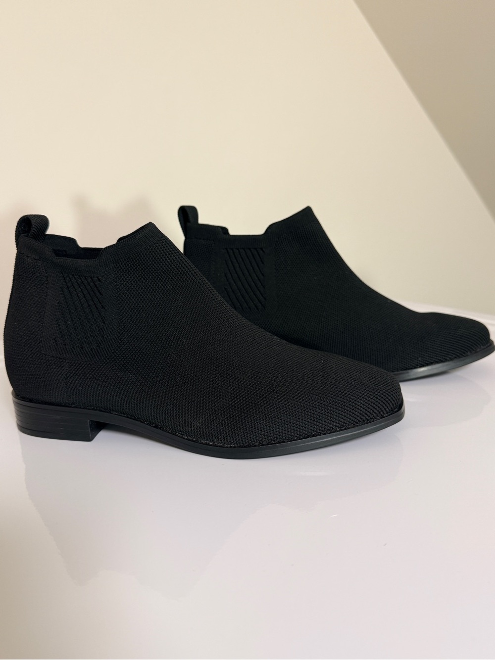 Vivaia Ryan slip on Chelsea ankle boots